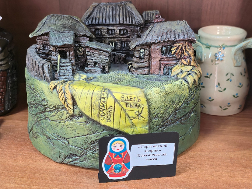 Мастерица создала «Саратовский дворик» и сувениры со смыслом из керамики